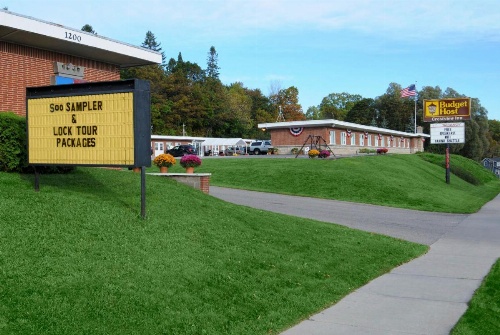 Budget Host Crestview Inn image 18